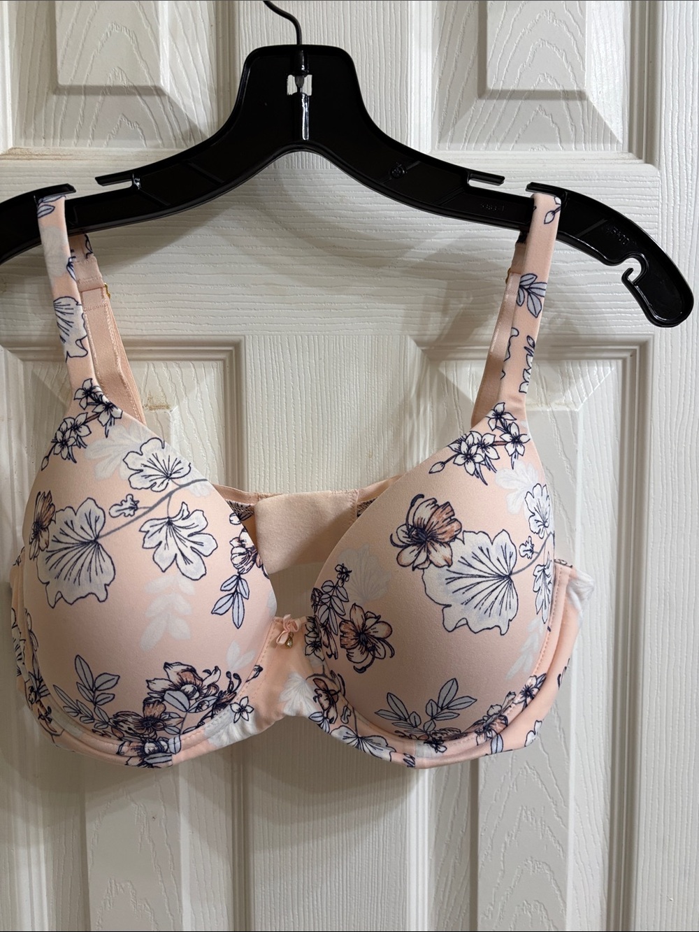 Soma Pink Floral embraceable Full Coverage Bra with Navy Accents. NWT